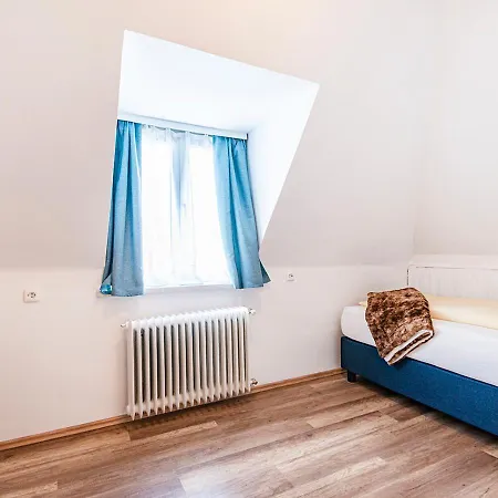 Bristol 3* 巴德加斯坦